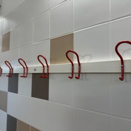 Porte patères acier avec crochets doubles - L‘élément de 2 ml